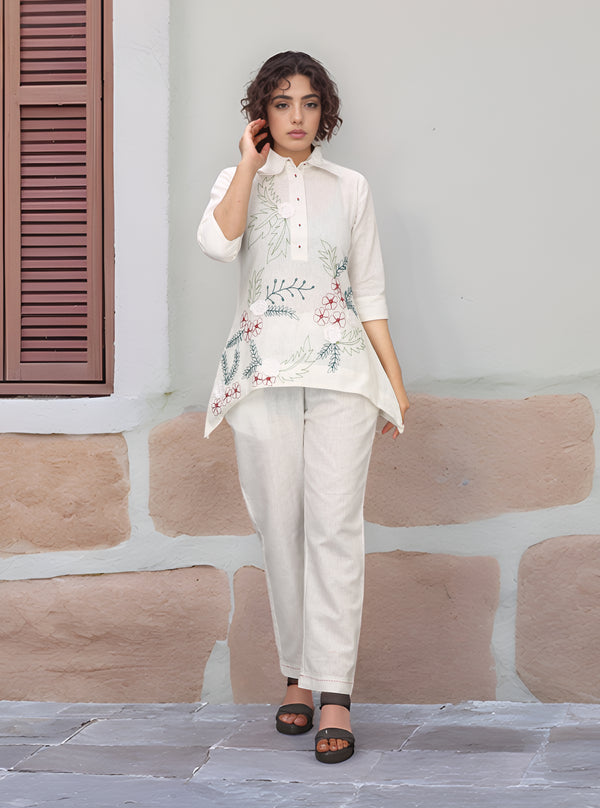 solid single breasted sleeveless waistcoat with two flap pockets at front and trousers set in cotton flex - White