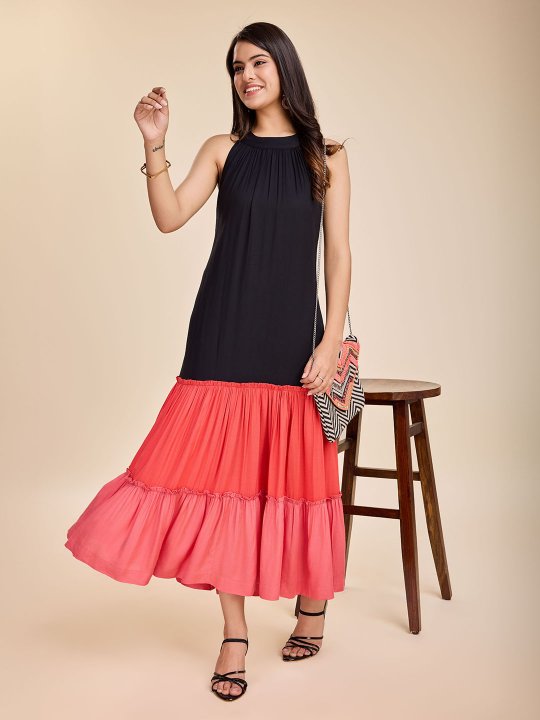 elegant halter neck tiered moss crepe dress - Black